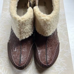 JBU Women's Brown and Cream Ankle Boots
